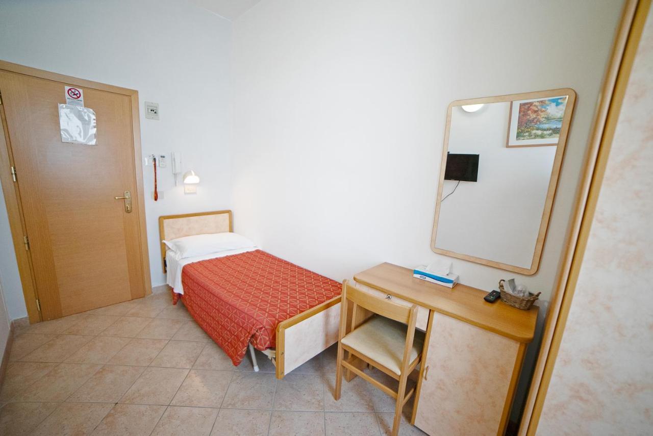 רימיני Hotel Ricci מראה חיצוני תמונה